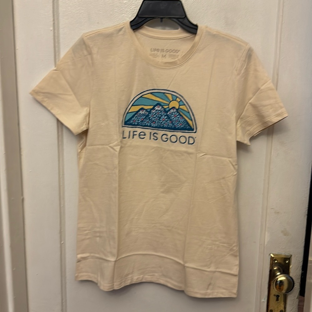 NWT Life is good classic crew neck tee.